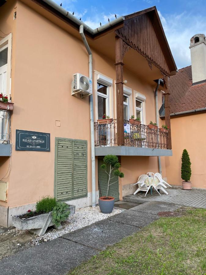 Balazs Apartman Eger Buitenkant foto