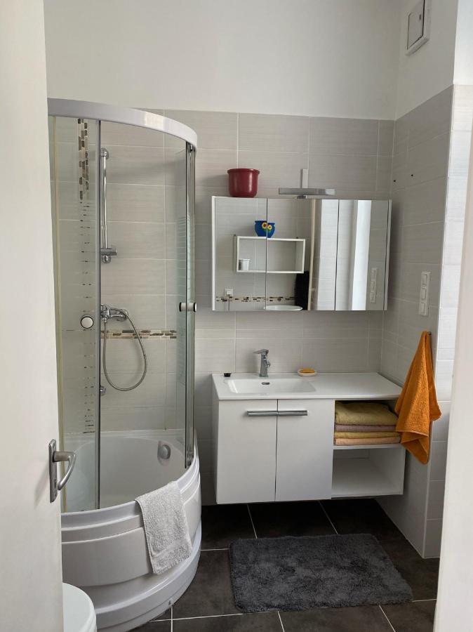 Balazs Apartman Eger Buitenkant foto